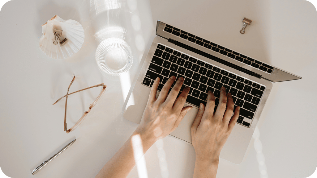 الحل الأمثل لتطوير وتدريب الموظفين: 8 فوائد لنظام إدارة التعلم LMS